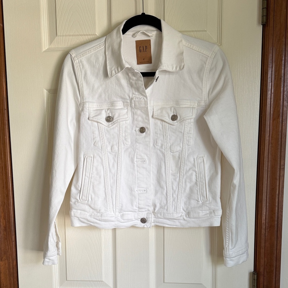 GAP Women's Classic White Jean Jacket NWOT
